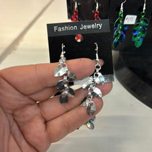 Load image into Gallery viewer, Tiny Scale Vine Earrings
