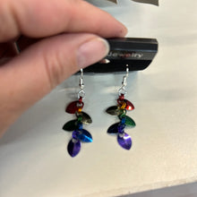 Load image into Gallery viewer, Tiny Scale Vine Earrings