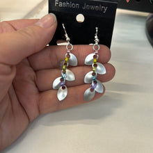Load image into Gallery viewer, Tiny Scale Vine Earrings