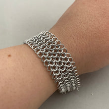 Load image into Gallery viewer, Mini Gwenny (Narrow Guenevere) Chainmaille Bracelet