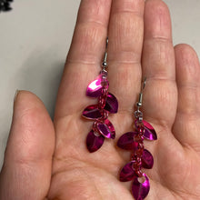 Load image into Gallery viewer, Tiny Scale Vine Earrings