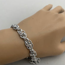 Load image into Gallery viewer, Chainfinity Chainmaille Bracelet
